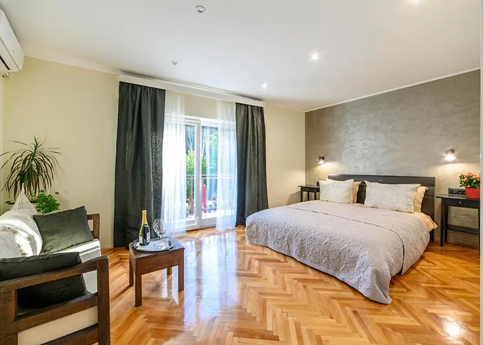 ゲストハウス Wine Garden 4*