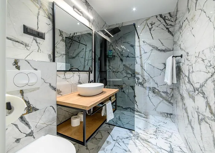 ゲストハウス Wine Garden スクラーディン